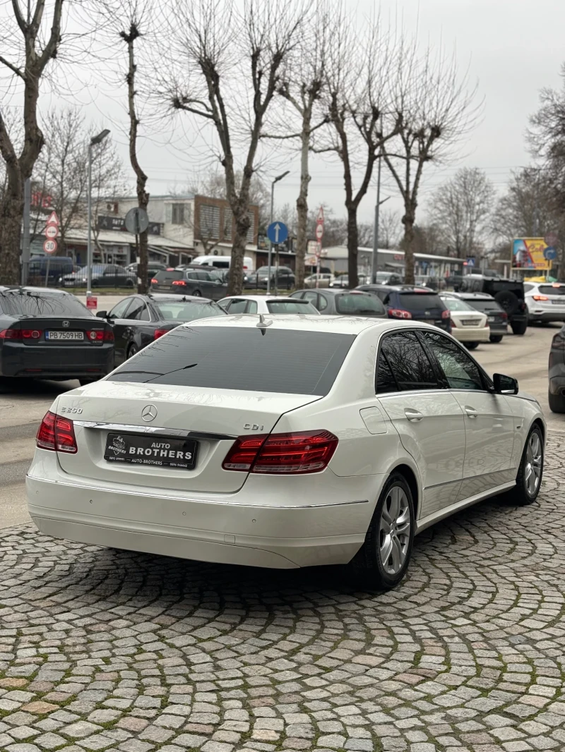 Mercedes-Benz E 250 7G-Tronic | Кожа RECARO | Подгрев | Шибидах | , снимка 5 - Автомобили и джипове - 53444628