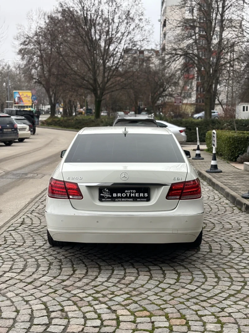 Mercedes-Benz E 250 7G-Tronic | Кожа RECARO | Подгрев | Шибидах | , снимка 6 - Автомобили и джипове - 53444628