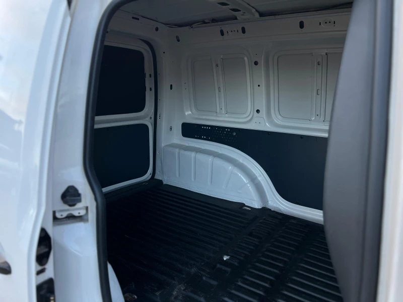 VW Caddy / 2.0 TDI / РЕГИСТРИРАНО И ОБСЛУЖЕНО / , снимка 13 - Автомобили и джипове - 53511018