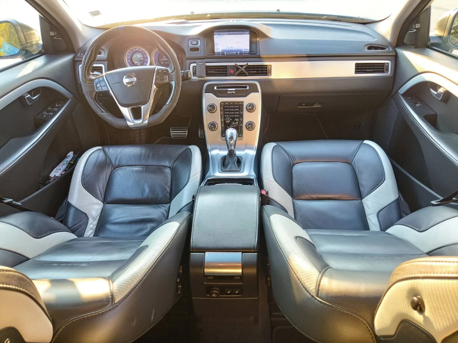 Volvo V70 V70 D5 AWD R DESIGN POLESTAR , снимка 14 - Автомобили и джипове - 51397808