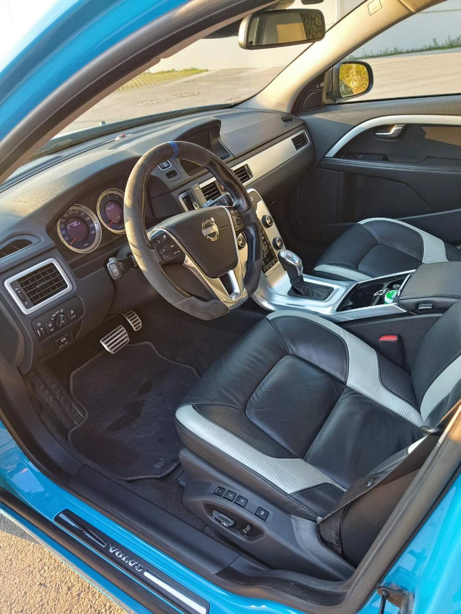 Volvo V70 V70 D5 AWD R DESIGN POLESTAR , снимка 9 - Автомобили и джипове - 51397808