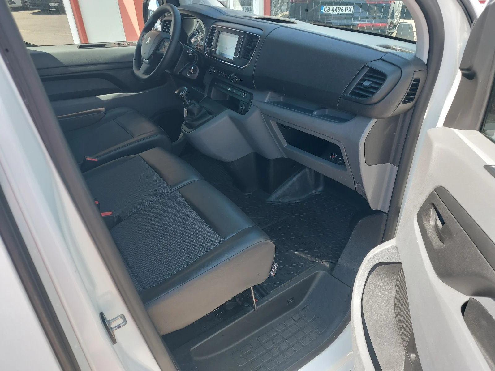 Peugeot Expert 1.6 HDi* 116 к.с.* EURO 6B* 6 МТ* NAVI* КОЖА, снимка 13 - Автомобили и джипове - 54415871