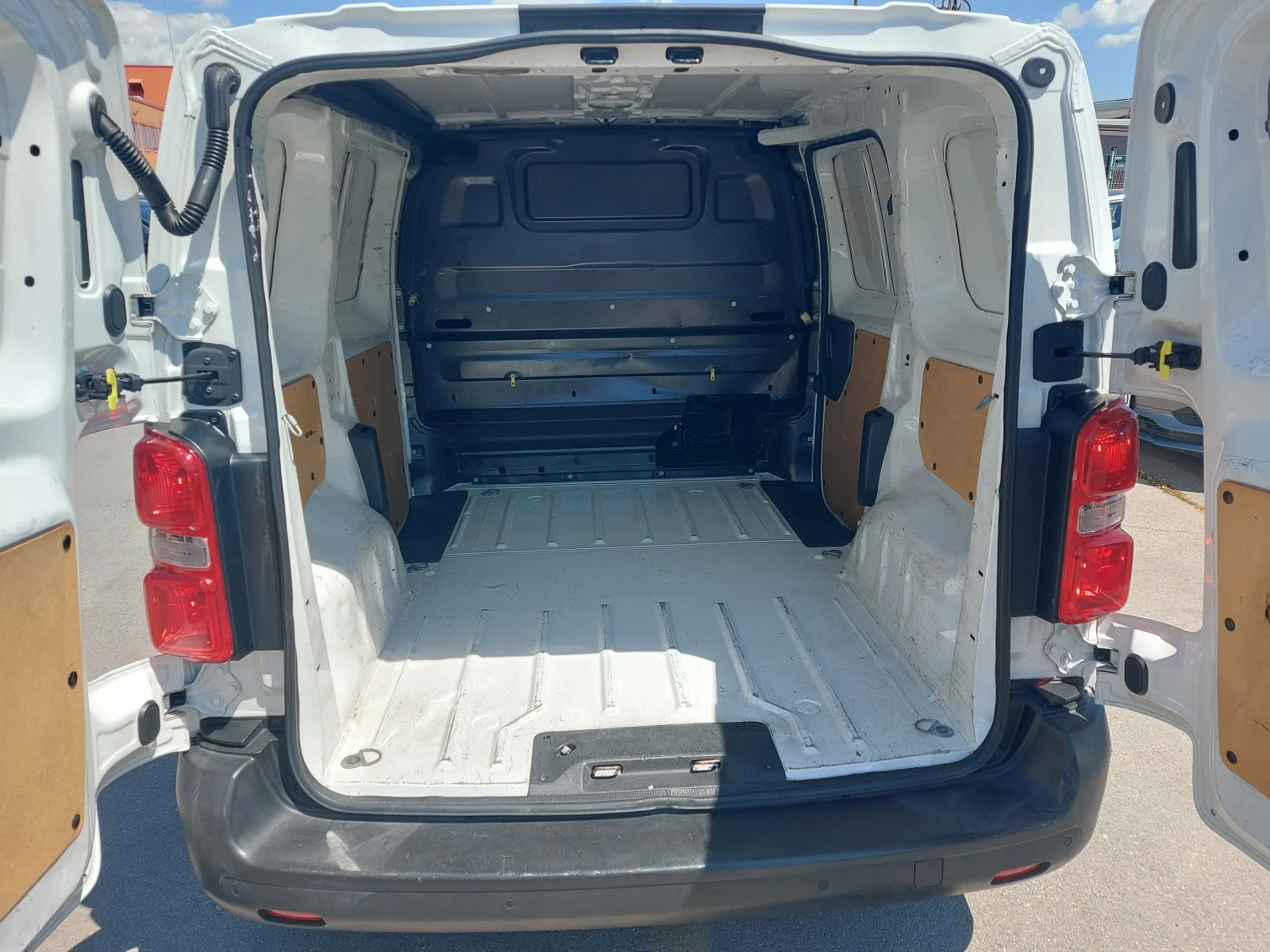 Peugeot Expert 1.6 HDi* 116 к.с.* EURO 6B* 6 МТ* NAVI* КОЖА, снимка 15 - Автомобили и джипове - 54415871