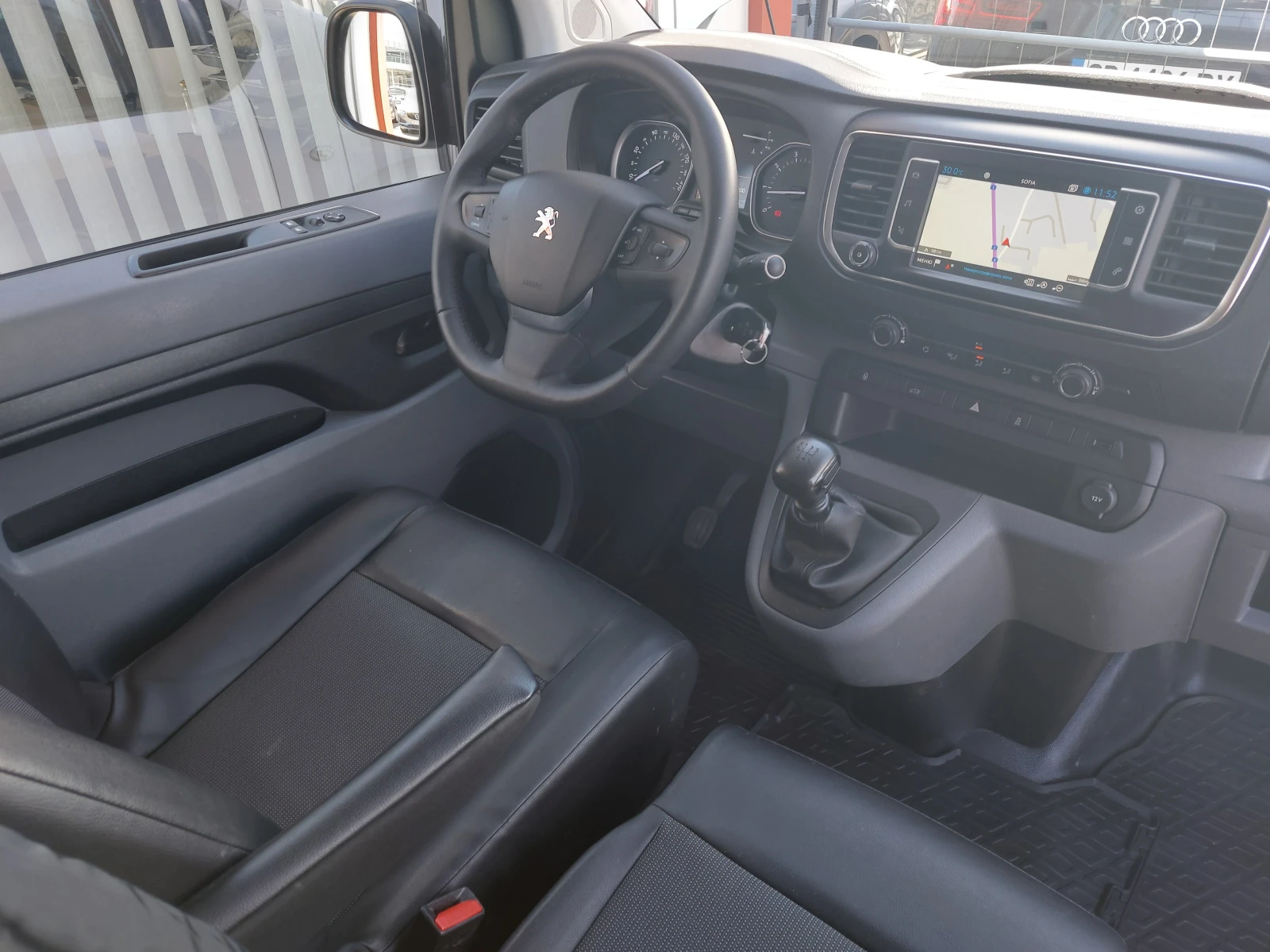 Peugeot Expert 1.6 HDi* 116 к.с.* EURO 6B* 6 МТ* NAVI* КОЖА, снимка 10 - Автомобили и джипове - 54415871