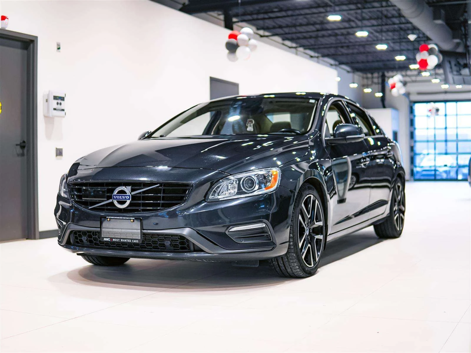 Volvo S60 4Х4 | T6 | КОЖА, МЪРТВА ЗОНА, ПАНО, ЦЕНА ДО БГ, снимка 3 - Автомобили и джипове - 54873983