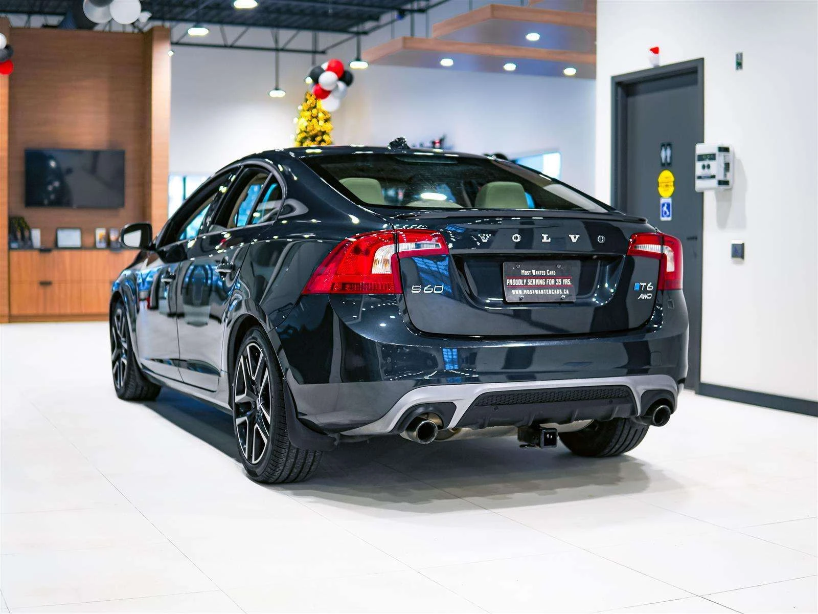 Volvo S60 4Х4 | T6 | КОЖА, МЪРТВА ЗОНА, ПАНО, ЦЕНА ДО БГ, снимка 6 - Автомобили и джипове - 54873983