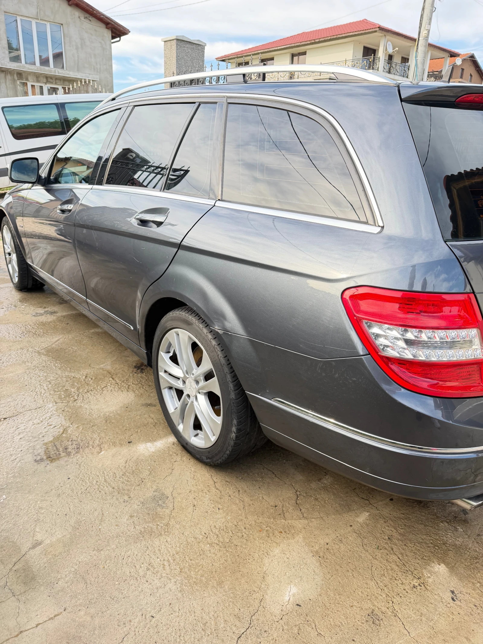 Mercedes-Benz C 220, снимка 3 - Автомобили и джипове - 56523165