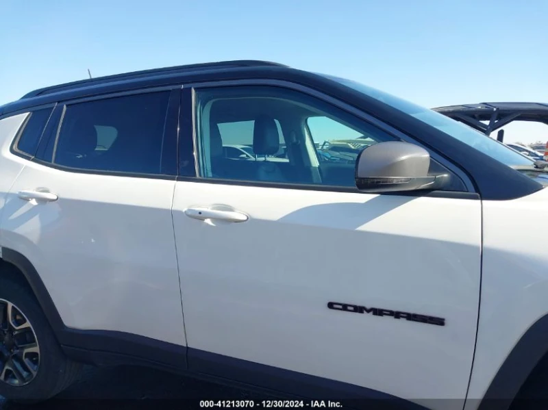 Jeep Compass 2.4L I-4 VVT, 180HP 4X4 Drive, снимка 6 - Автомобили и джипове - 49374197