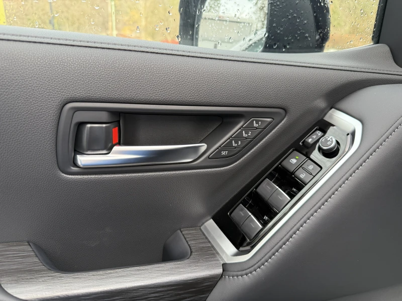 Toyota Land cruiser Land Cruiser 300 Фабрично нова, снимка 6 - Автомобили и джипове - 52705775