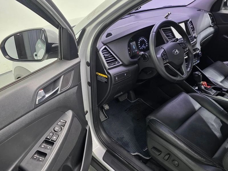Hyundai Tucson 2.0* AWD* MODERN* ПОДГРЕВ* ОБДУХВАНЕ, снимка 12 - Автомобили и джипове - 54664493
