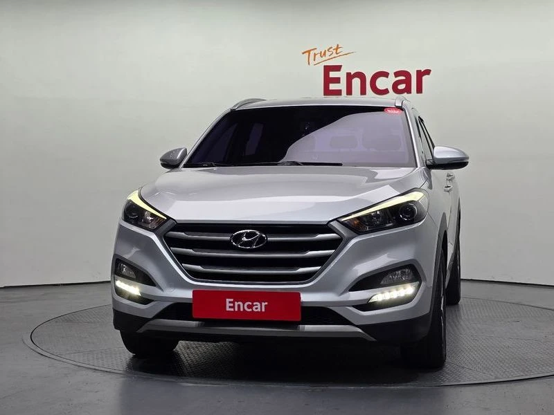 Hyundai Tucson 2.0* AWD* MODERN* ПОДГРЕВ* ОБДУХВАНЕ, снимка 3 - Автомобили и джипове - 54664493