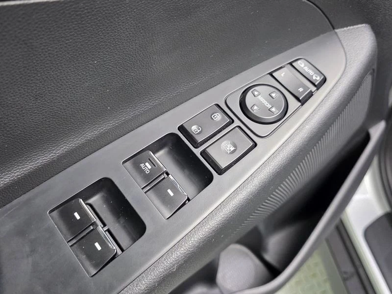 Hyundai Tucson 2.0* AWD* MODERN* ПОДГРЕВ* ОБДУХВАНЕ, снимка 13 - Автомобили и джипове - 54664493