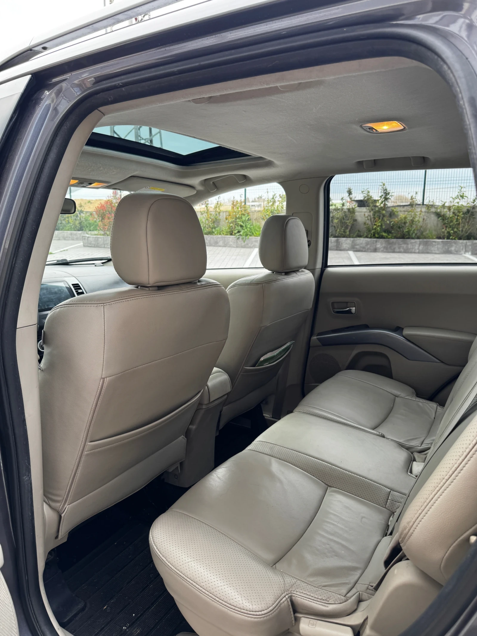 Mitsubishi Outlander 2.4 газ , автомат, снимка 9 - Автомобили и джипове - 54182329