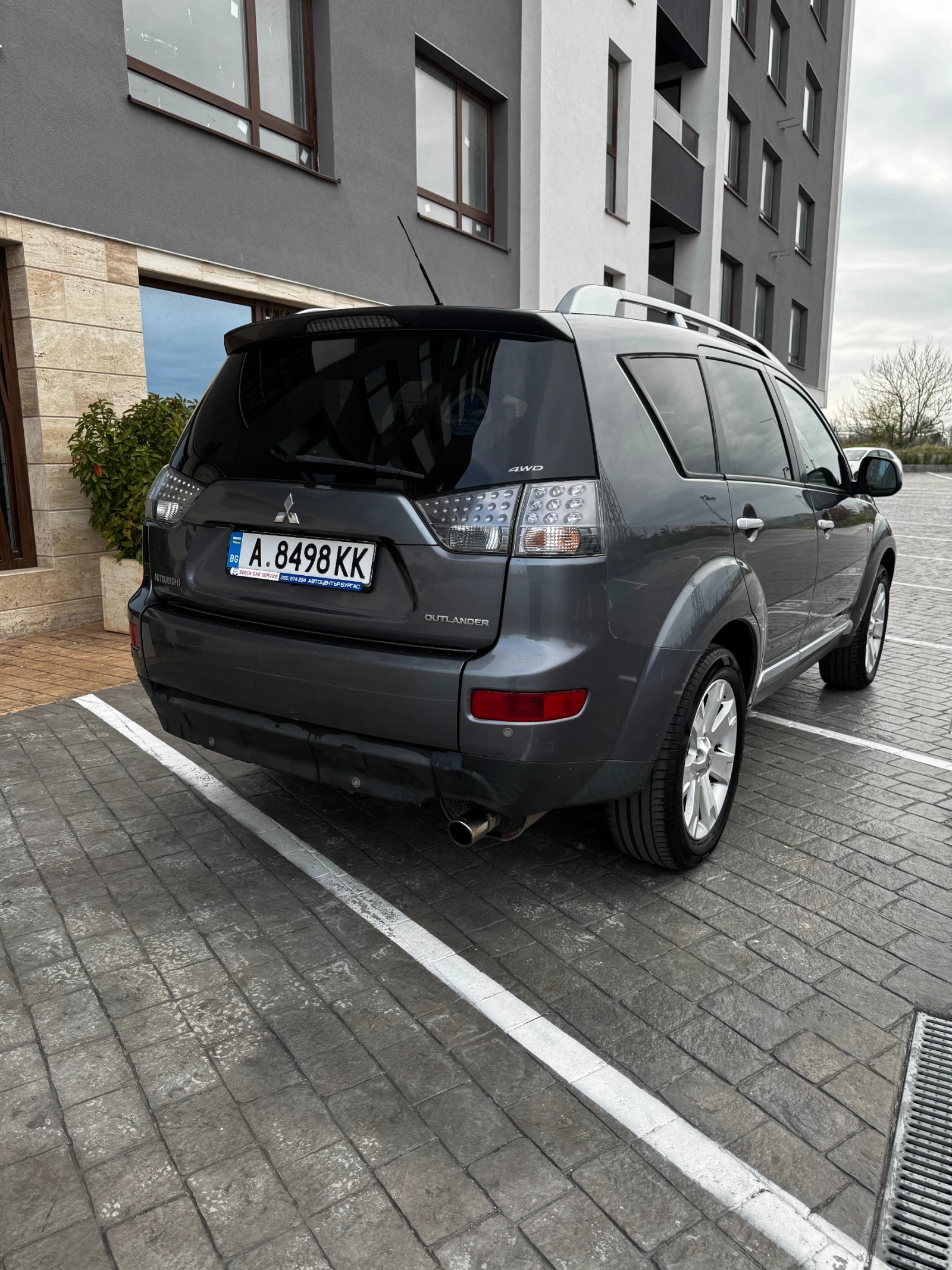 Mitsubishi Outlander 2.4 газ , автомат, снимка 12 - Автомобили и джипове - 54182329