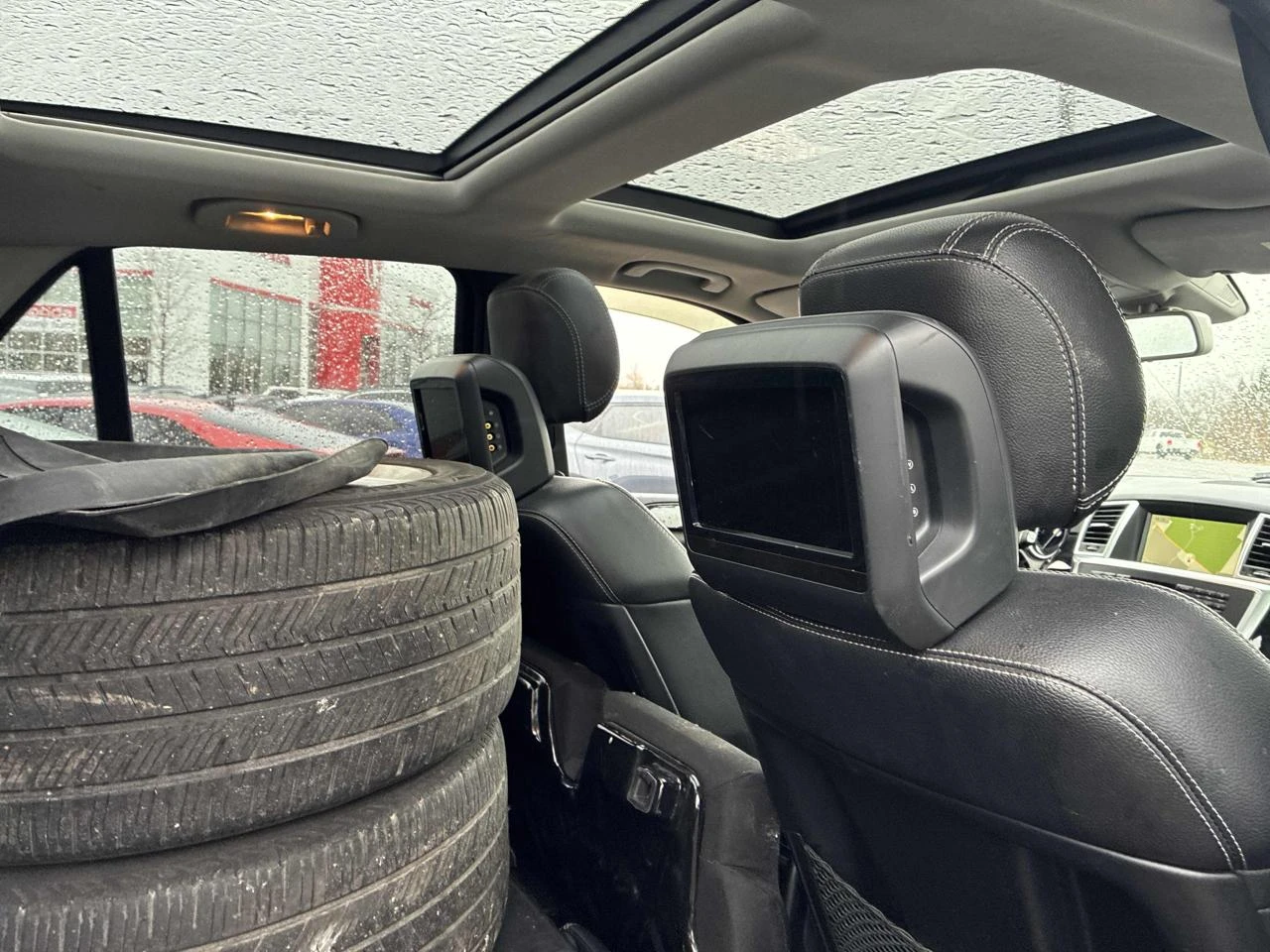 Mercedes-Benz ML 350 d* AMG* LED* 360* Harman* Панорама* Подгр* 2 чифт, снимка 12 - Автомобили и джипове - 54390104