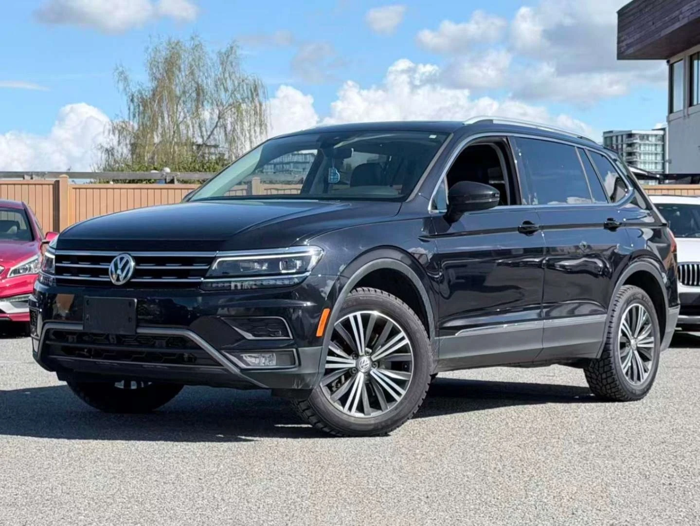 VW Tiguan 4MOTION HIGHLINE| PANO| FENDER AUDIO| CAM| ДИГИТАЛ, снимка 2 - Автомобили и джипове - 54864357