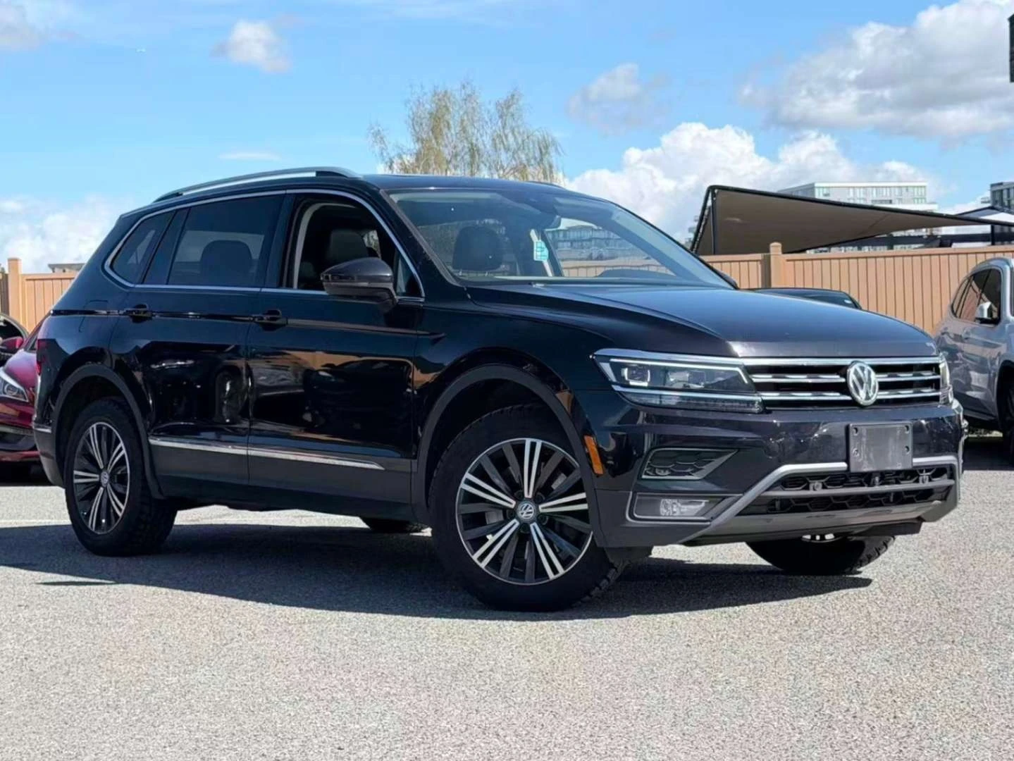 VW Tiguan 4MOTION HIGHLINE| PANO| FENDER AUDIO| CAM| ДИГИТАЛ, снимка 3 - Автомобили и джипове - 54864357