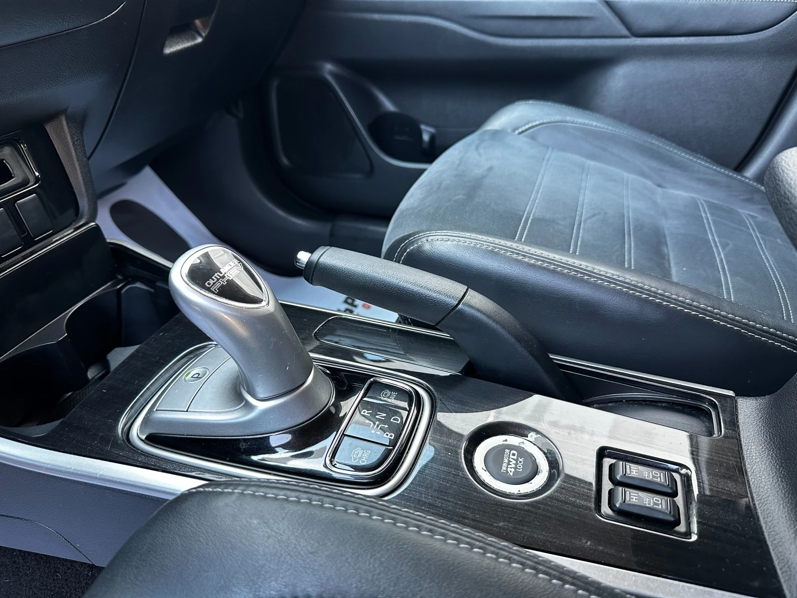 Mitsubishi Outlander, снимка 11 - Автомобили и джипове - 54869197
