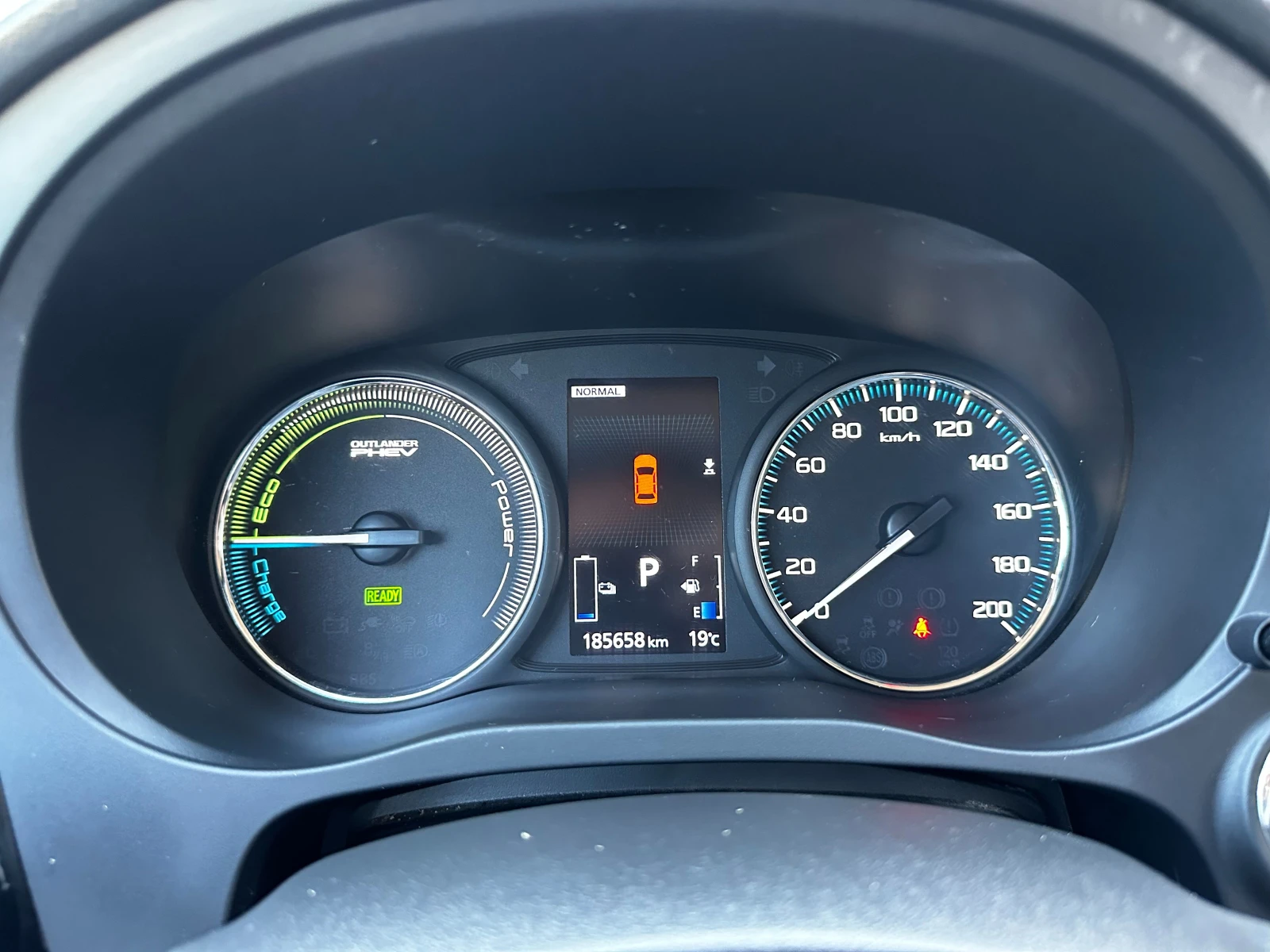Mitsubishi Outlander, снимка 14 - Автомобили и джипове - 54869197