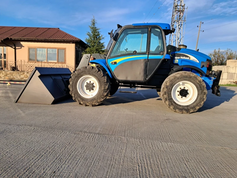 Телескопичен товарач New Holland Lm415, снимка 4 - Селскостопанска техника - 52643926