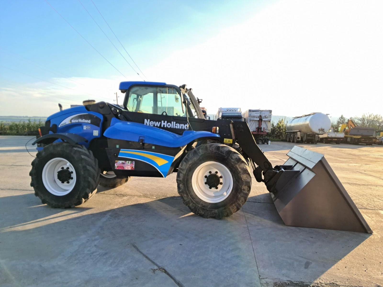 Телескопичен товарач New Holland Lm415 - изображение 3