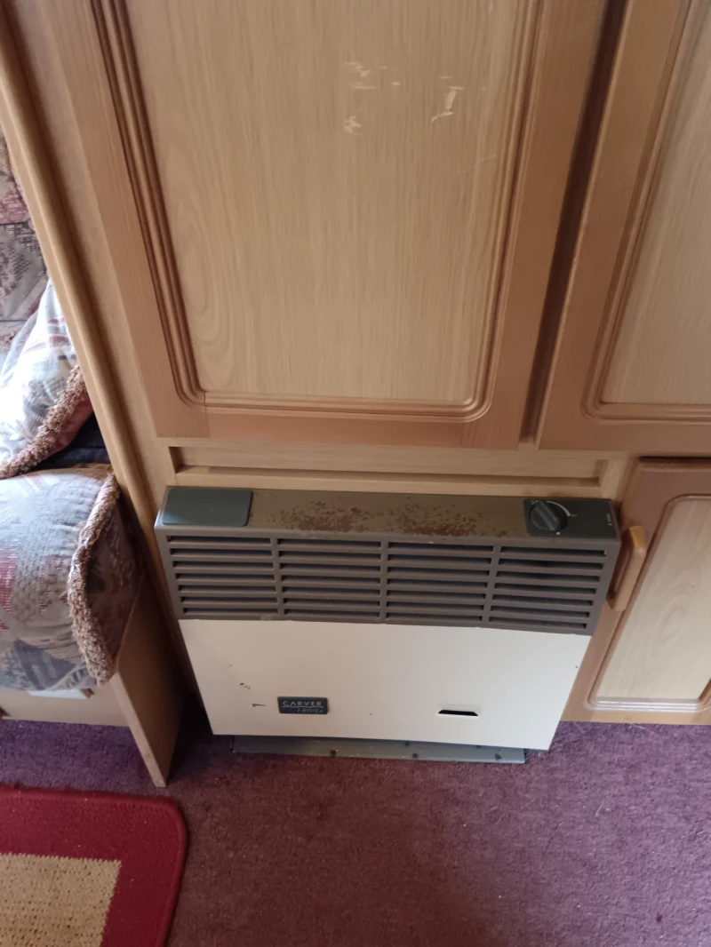 Каравана Swift Silhouette , снимка 13 - Каравани и кемпери - 52966251