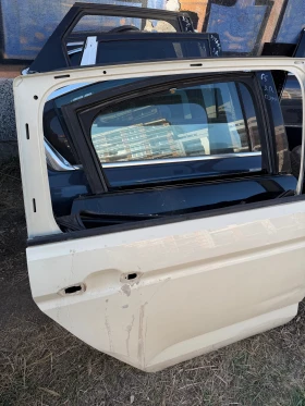 Vw Touran 2017г задна дясна врата гола забележките са снимани, снимка 2