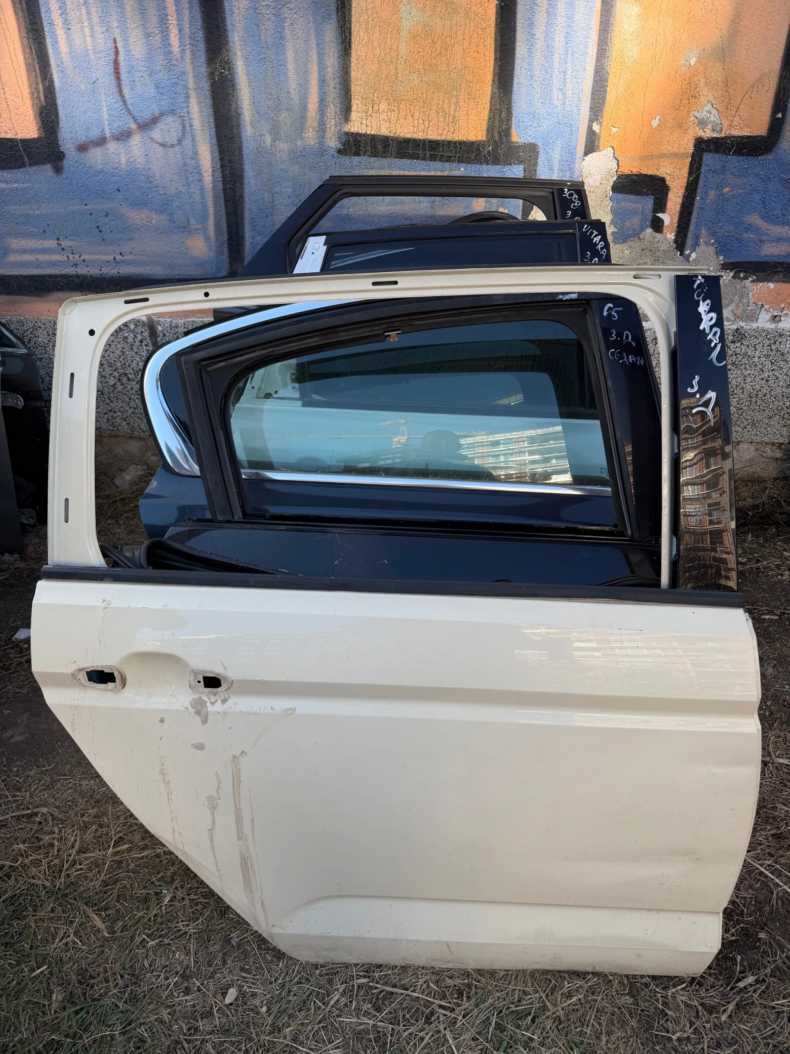 Vw Touran 2017г задна дясна врата гола забележките са снимани