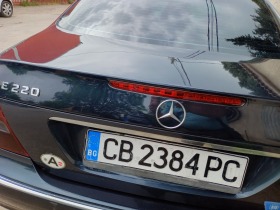 Mercedes-Benz E 220 CDI, снимка 10 - Автомобили и джипове - 45779257