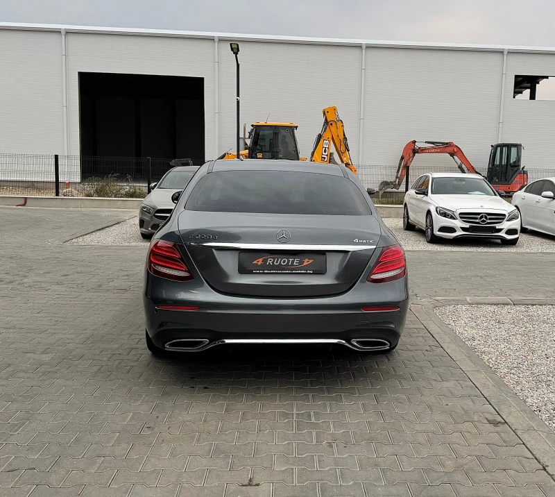 Mercedes-Benz E 220 d 4Matic AMG Pack Подгрев/Камера/Head-up, снимка 5 - Автомобили и джипове - 47406795