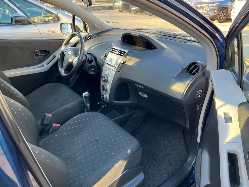 Toyota Yaris, снимка 7 - Автомобили и джипове - 48972556