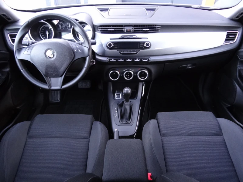Alfa Romeo Giulietta 2.0jtd-170k.c. / 50 хил.км!!! /Автоматик/Euro-5B/, снимка 9 - Автомобили и джипове - 52282150