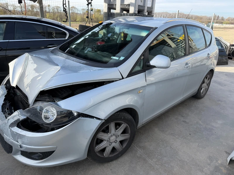 Seat Altea XL 1.6 16v BSE, снимка 2 - Автомобили и джипове - 52533414