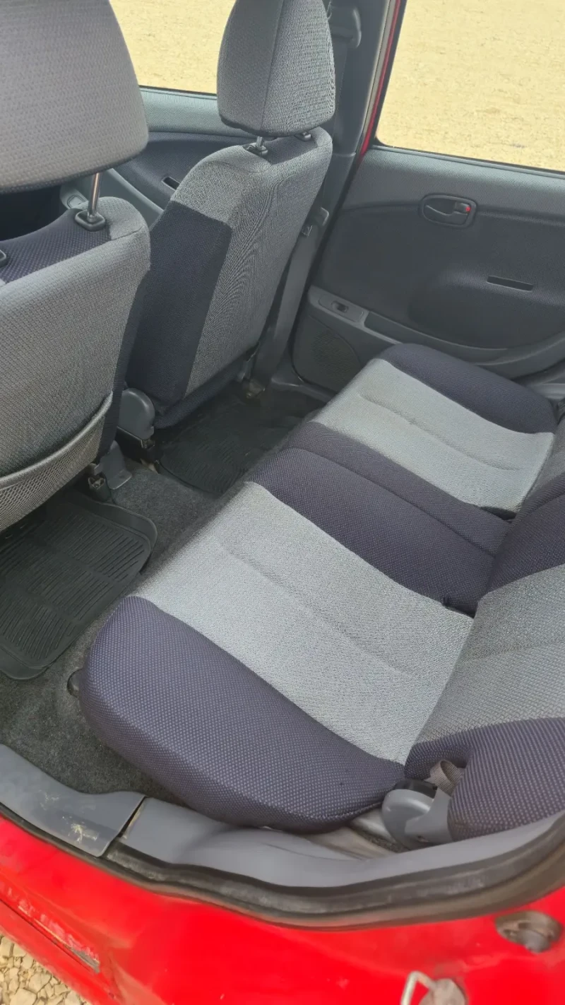Daihatsu Yrv 1.3i 16V, снимка 9 - Автомобили и джипове - 53272025