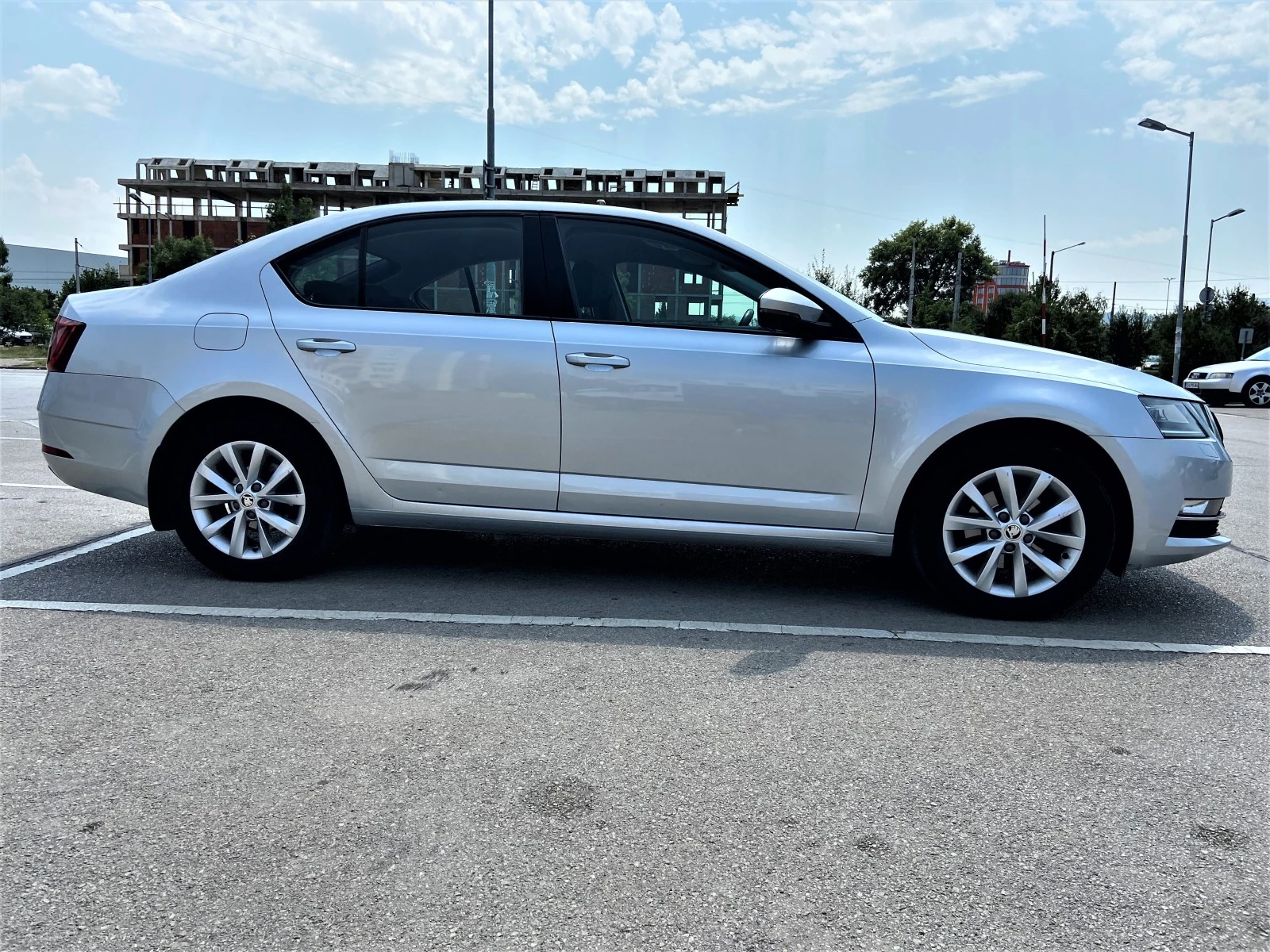 Skoda Octavia 1.6 TDI STYLE - изображение 4