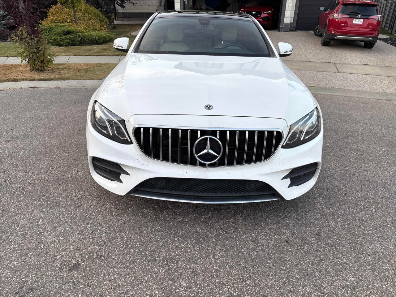 Mercedes-Benz E 300 * АВТО КРЕДИТ* ЦЕНА ДО БГ * CARFAX *  - изображение 2