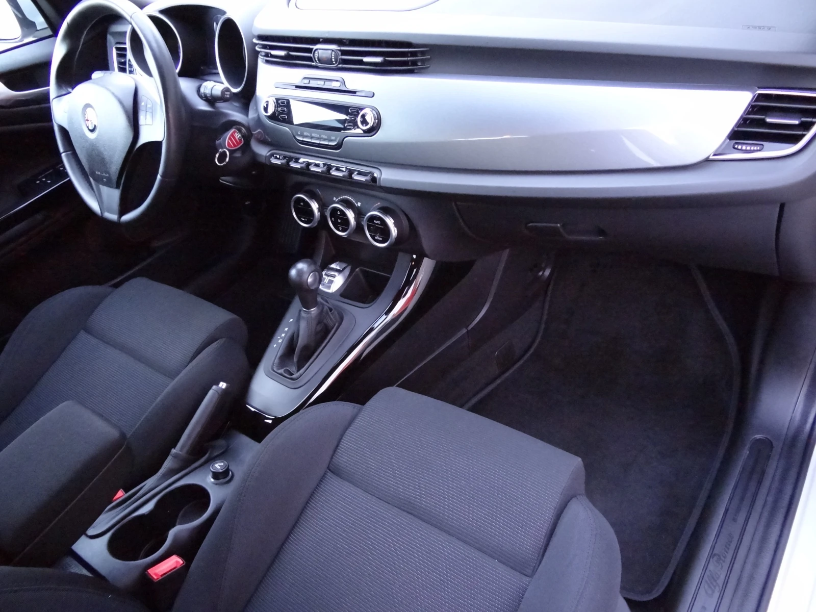 Alfa Romeo Giulietta 2.0jtd-170k.c. / 50 хил.км!!! /Автоматик/Euro-5B/ - изображение 10