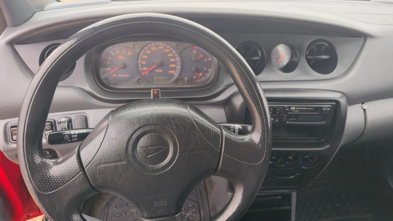 Daihatsu Yrv 1.3i 16V - изображение 6