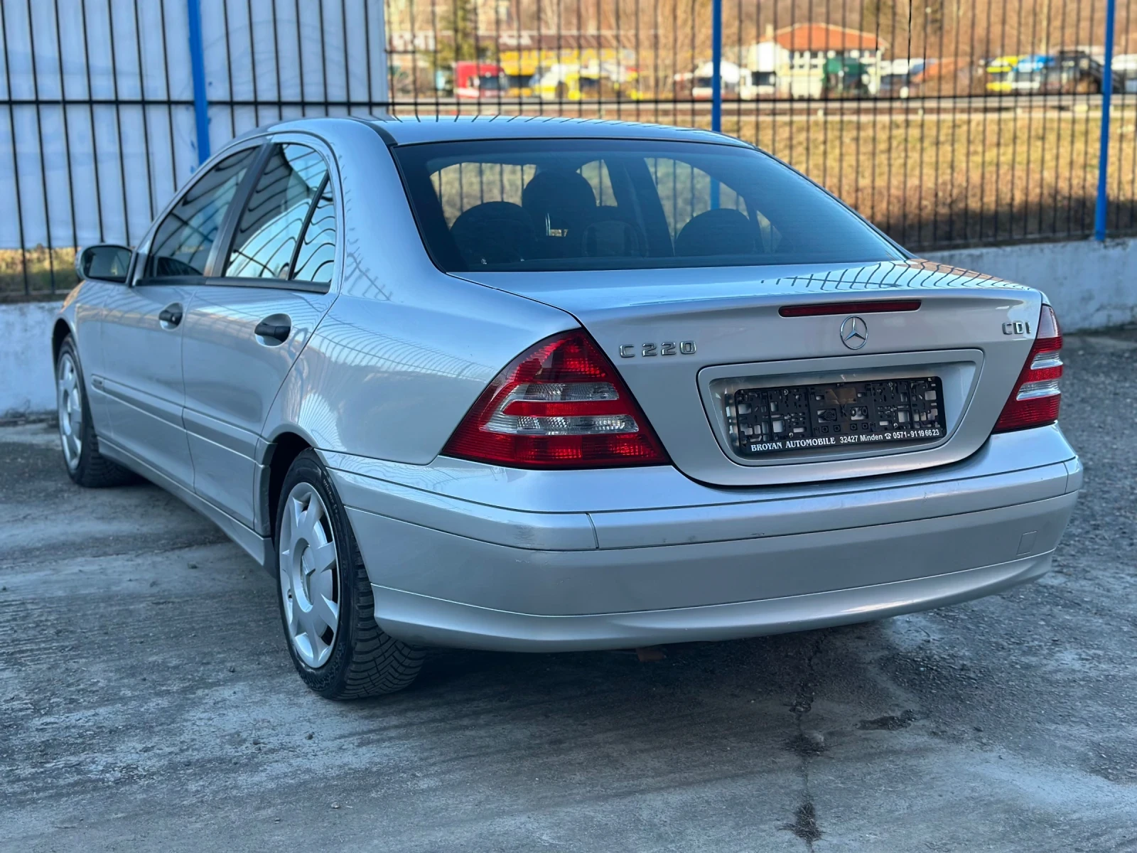Mercedes-Benz C 220 CDI  Facelift автоматик, снимка 4 - Автомобили и джипове - 53787898