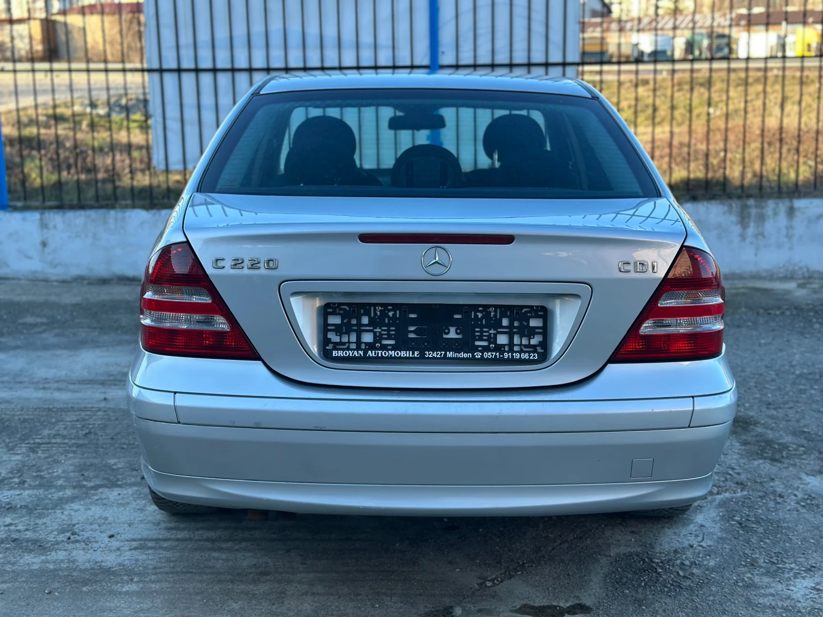 Mercedes-Benz C 220 CDI  Facelift автоматик, снимка 6 - Автомобили и джипове - 53787898