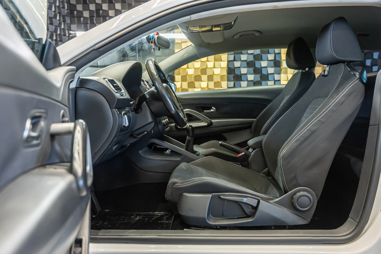 VW Scirocco 1.4 TSI, снимка 9 - Автомобили и джипове - 53797797