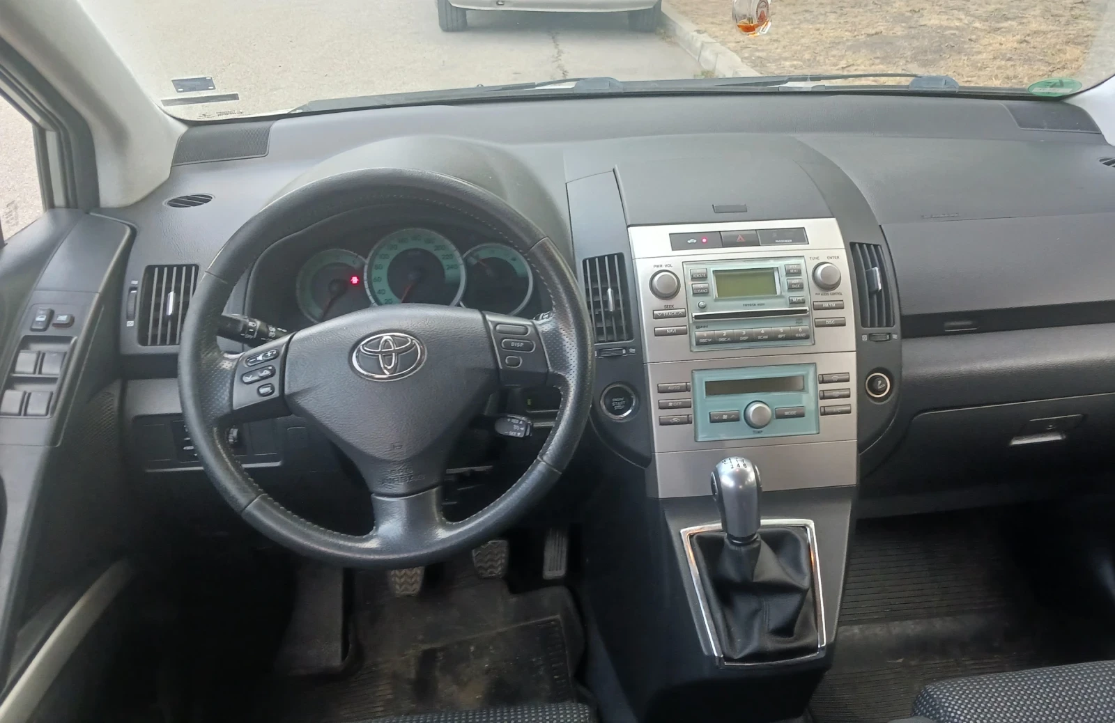 Toyota Corolla verso 2.2, снимка 5 - Автомобили и джипове - 53956541