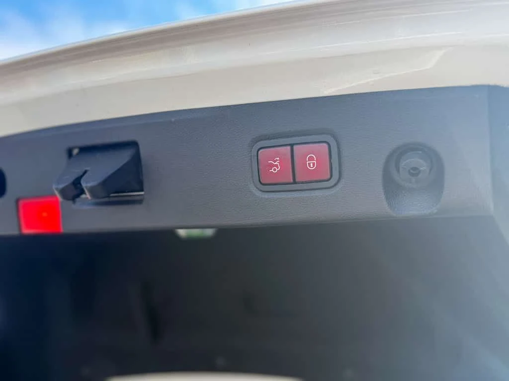 Mercedes-Benz CLS 550 AMG Line * Фиксирана цена до БГ * Без инциденти * , снимка 9 - Автомобили и джипове - 54040202