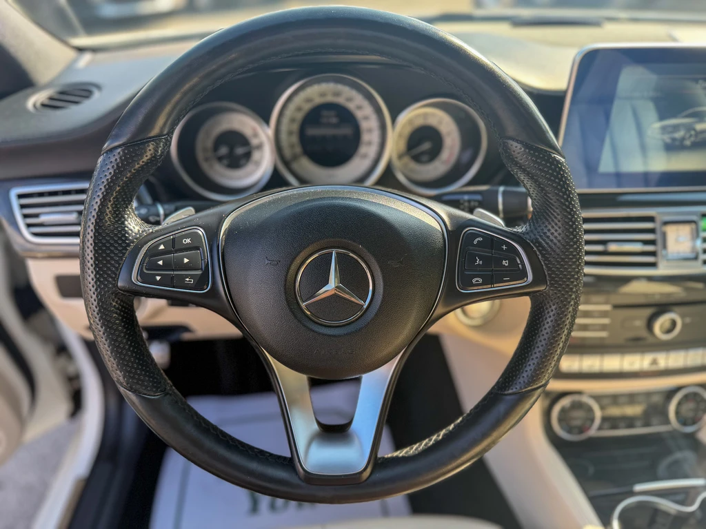 Mercedes-Benz CLS 550 AMG Line * Фиксирана цена до БГ * Без инциденти * , снимка 10 - Автомобили и джипове - 54040202