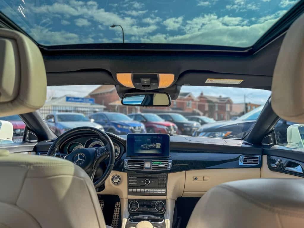 Mercedes-Benz CLS 550 AMG Line * Фиксирана цена до БГ * Без инциденти * , снимка 13 - Автомобили и джипове - 54040202