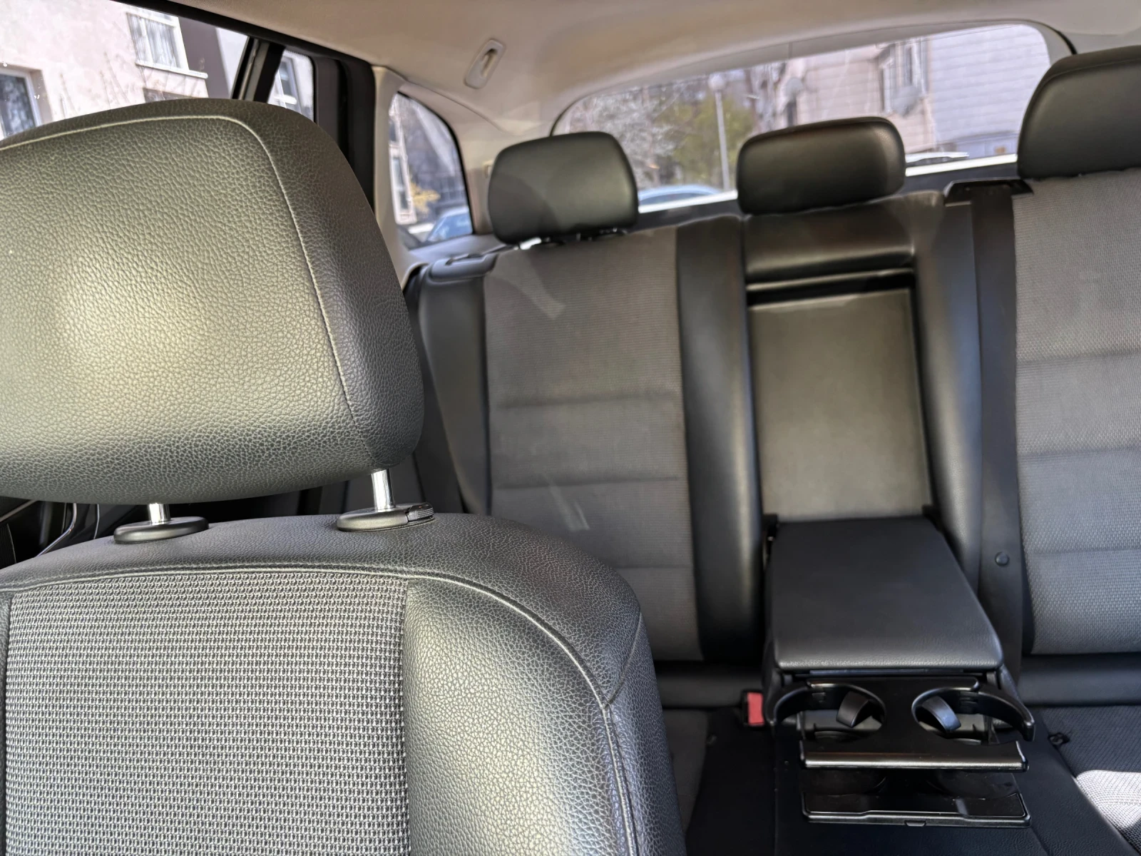 Mercedes-Benz C 220, снимка 6 - Автомобили и джипове - 54230543