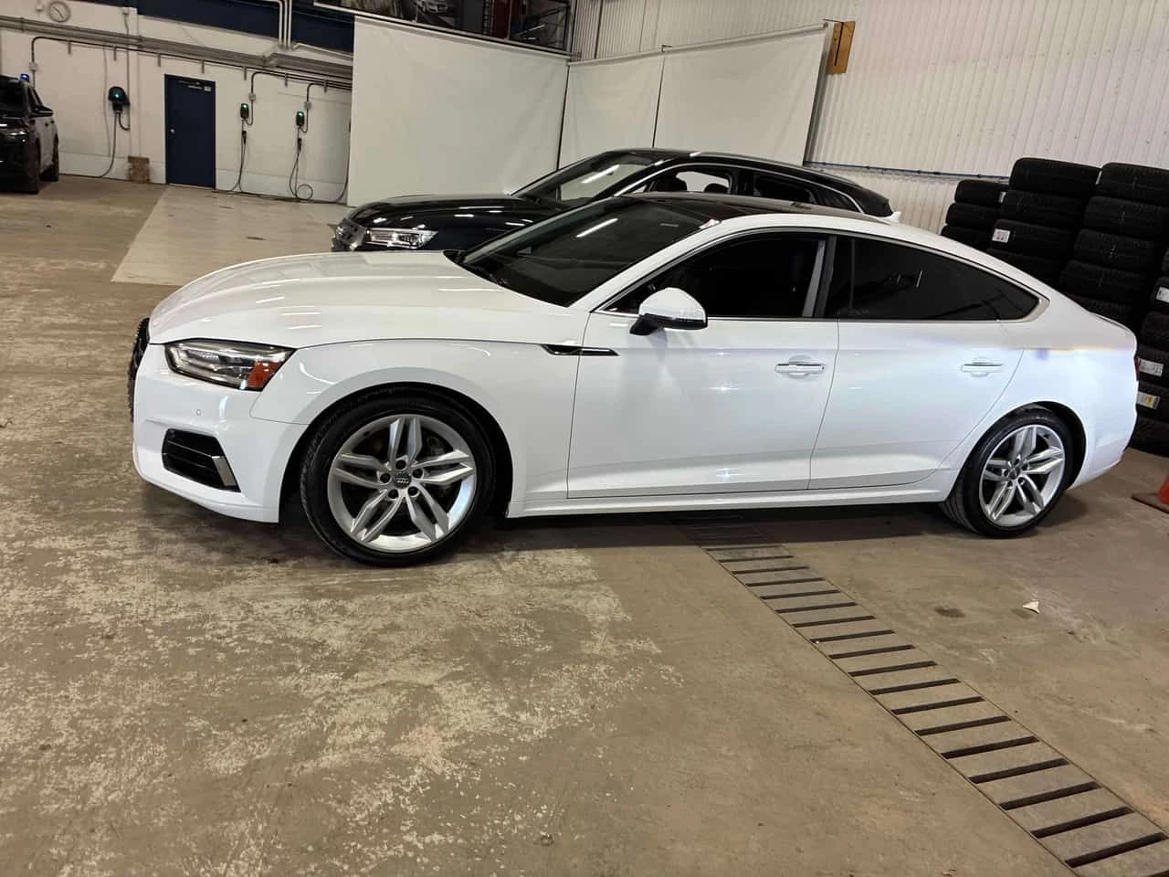 Audi A5 * Komfort * CARFAX * ПАНОРАМА * БЕЗ ИНЦИДЕНТИ * , снимка 2 - Автомобили и джипове - 54528875