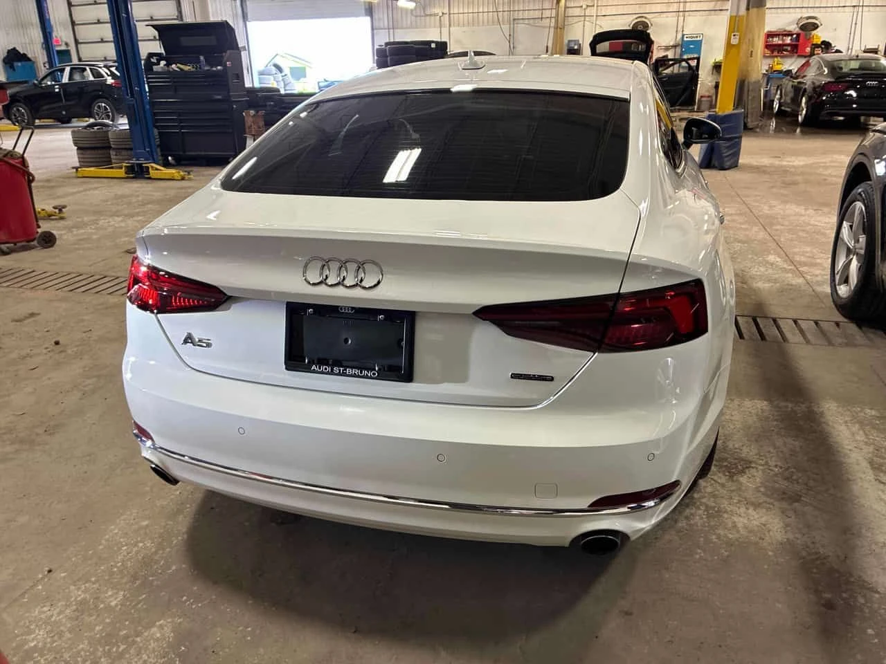 Audi A5 * Komfort * CARFAX * ПАНОРАМА * БЕЗ ИНЦИДЕНТИ * , снимка 4 - Автомобили и джипове - 54528875
