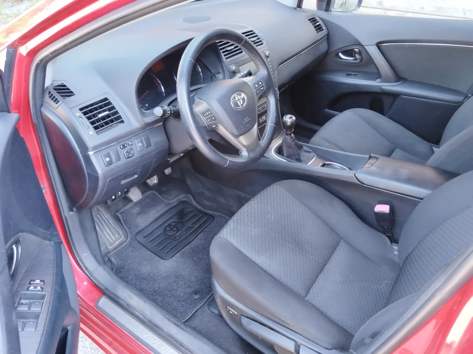 Toyota Avensis 2.0d , снимка 11 - Автомобили и джипове - 55071378