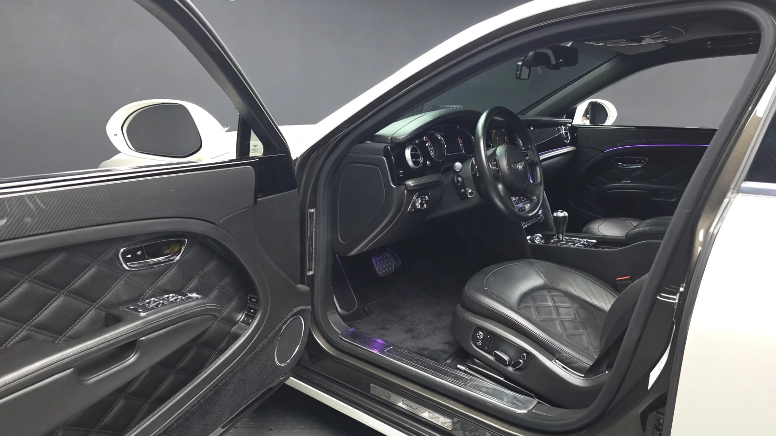 Bentley Mulsanne SOFT CLOSE* ЕЛ. БАГАЖНИК* МАСАЖ* ЛЮК* КРАЙНА ЦЕНА, снимка 10 - Автомобили и джипове - 55593673